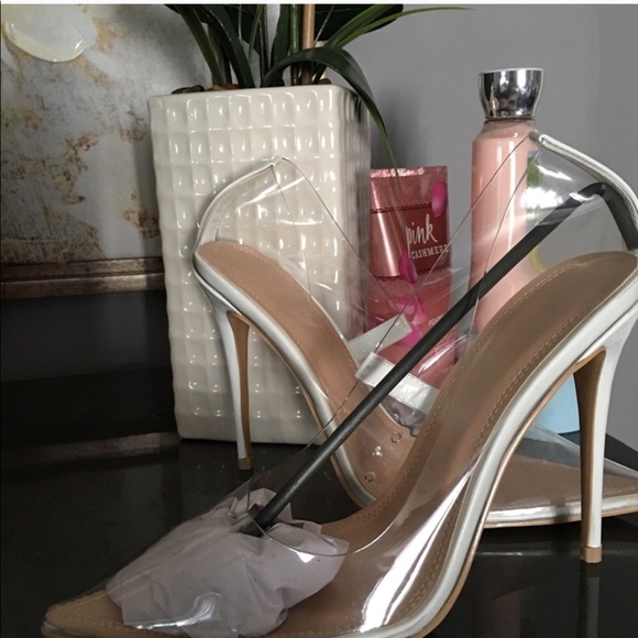 ⚠️ SOLD Fashion nova clear pointed heels - Picture 3 of 4